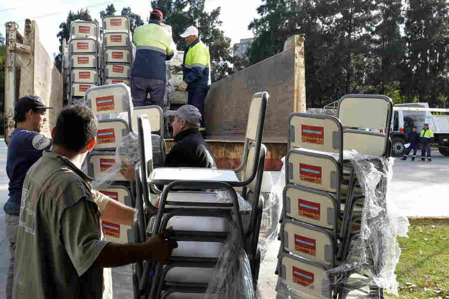 Tigre entrega sillas y bancos nuevos para 4500 alumnos de las escuelas primarias públicas