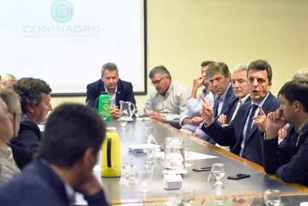 El precandidato a presidente por Alternativa Federal cargó contra el Gobierno Nacional por el delicado presente que vive la economía argentina. “La gente está golpeada por la inflación, la caída del sector productivo y la alta tasa de desempleo”, remarcó.
