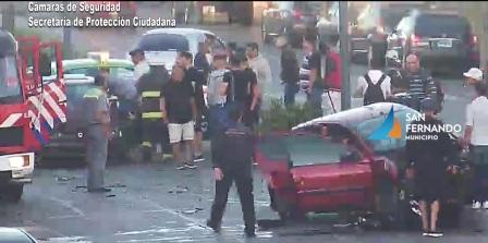 Las cámaras de seguridad captan un violento triple choque en San Fernando 