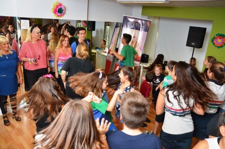 Becan a chicos para la escuela de comedia musical de Valeria Lynch en San Isidro