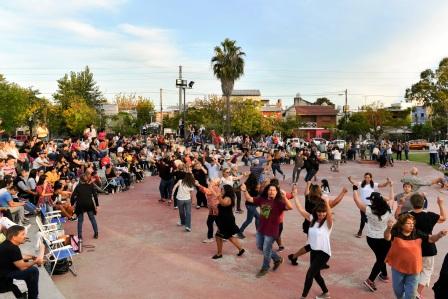 Los sanfernandinos vivieron una tarde a puro baile y música en una nueva peña folklórica a cielo abierto
