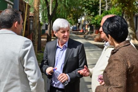 Andreotti supervisó la pavimentación de la calle Belgrano