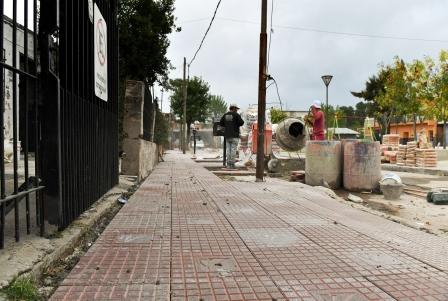San Fernando renueva las veredas en la intersección de Ruta 202 y Av. Avellaneda
