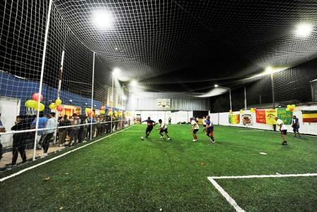 El Club Social Villa Carupá festejó con los vecinos la inauguración de su cancha de césped sintético