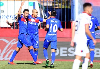 Con diez hombres, Tigre logró revertir un 0-2 en contra y eliminó a Colón