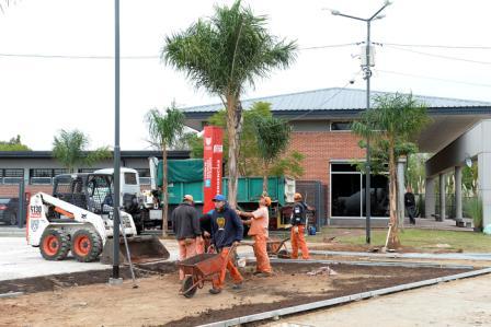 El intendente Julio Zamora supervisó las obras en la Plaza Juana Manso