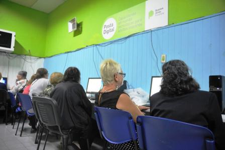 En la provincia comenzaron las clases para adultos mayores que se suman a la tecnología