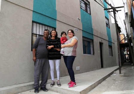 Jorge Macri se reunió con las dos familias que recibieron su vivienda en el marco del proyecto de mejoras en el barrio Las Flores de Vicente López.
