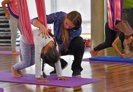 El Poli N° 10 de San Fernando ahora ofrece Yoga, Aero Yoga y Tela Infantil