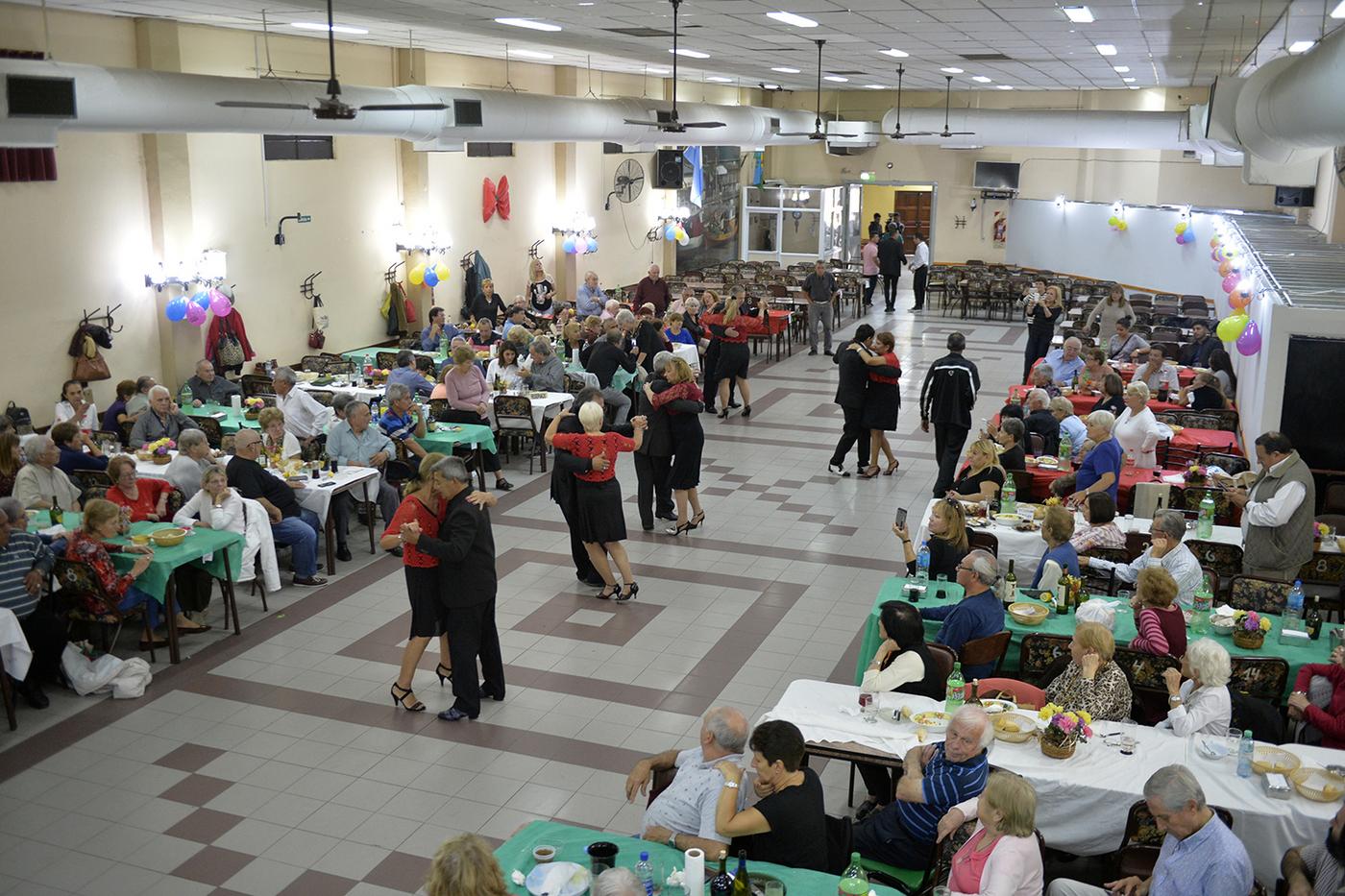 Julio Zamora anunció una ayuda económica para mejoras edilicias en el Centro de Jubilados 2 de Abril 