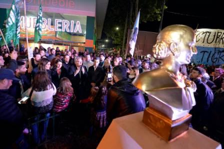 n la localidad de General Pacheco, el presidente del Partido Justicialista de Tigre, Julio Zamora, encabezó el acto alusivo al centenario del natalicio de Eva Duarte de Perón 