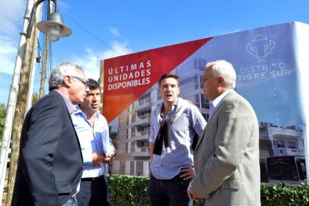 ulio Zamora, realizó una recorrida por 10 emprendimientos inmobiliarios en Distrito Tigre Sur, junto a inversores, desarrolladores y funcionarios locales.