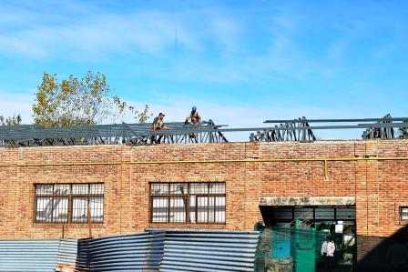 Tigre acondiciona la Escuela Técnica N° 3 de Benavídez con la colocación de un nuevo tinglado