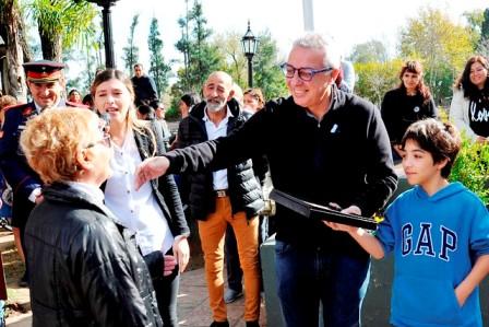 El intendente de Tigre, Julio Zamora, compartió la celebración del 25 de Mayo con vecinos de Dique Luján, Villa La Ñata y Rincón de Milberg, 