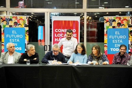 El intendente de Tigre lo afirmó durante la presentación del Consejo de Hábitat del municipio y la firma de un convenio de colaboración con entidades privadas. El órgano local busca promover la implementación de políticas vinculadas a tierra, viviendas y servicios públicos.
