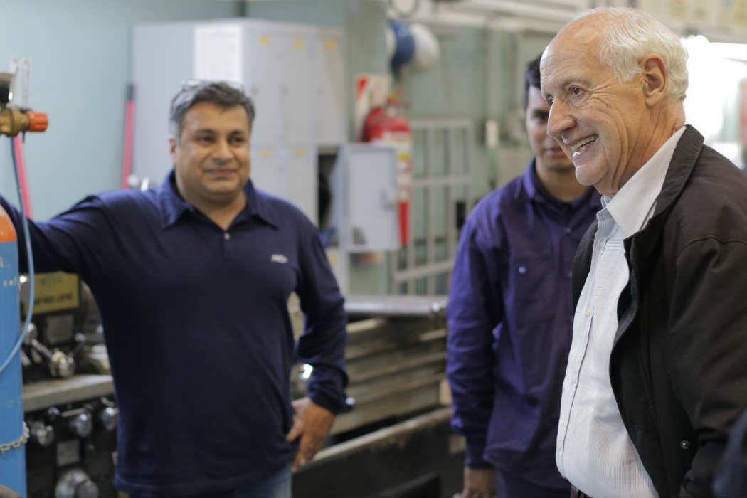 Roberto Lavagna al visitar las instalaciones de Edelflex, empresa ubicada en la localidad de Don Torcuato, Tigre