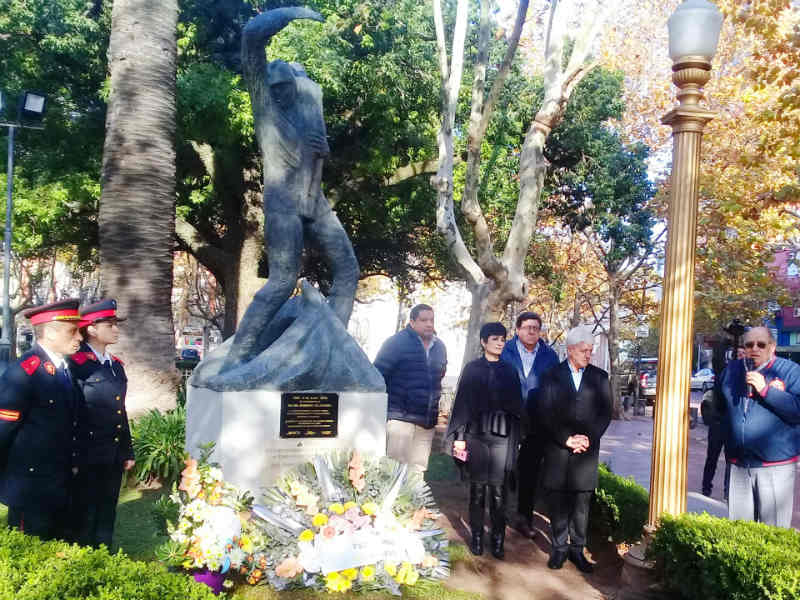 Luis Andreotti homenajeó a los Bomberos Voluntarios de San Fernando en su día