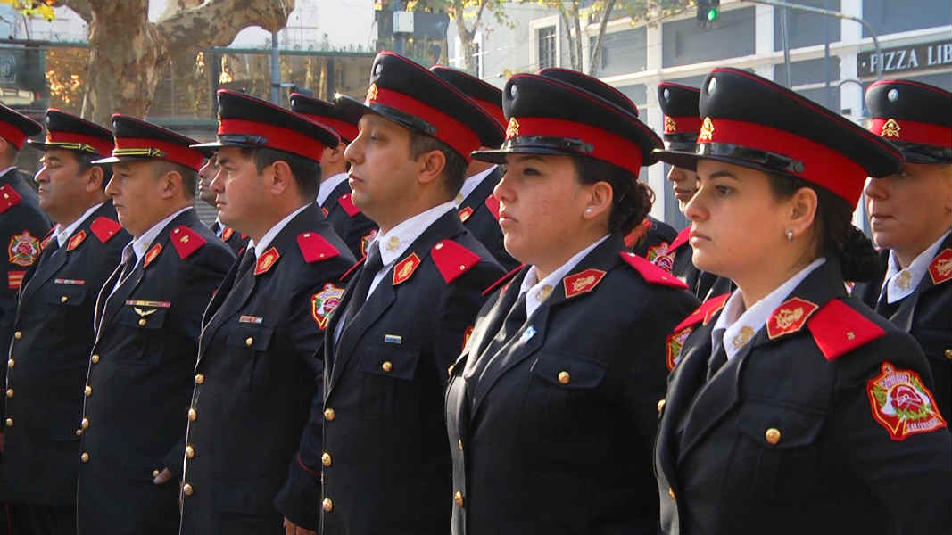 Luis Andreotti homenajeó a los Bomberos Voluntarios de San Fernando en su día