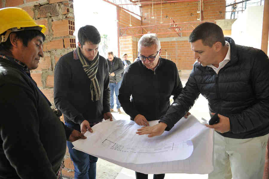 Julio Zamora, recorrió el predio donde se construye el tercer Hospital Municipal de Diagnóstico Inmediato (HMDI) de la ciudad, ubicado entre Fernando Fader y Ramos Mejía, en la localidad de Benavídez