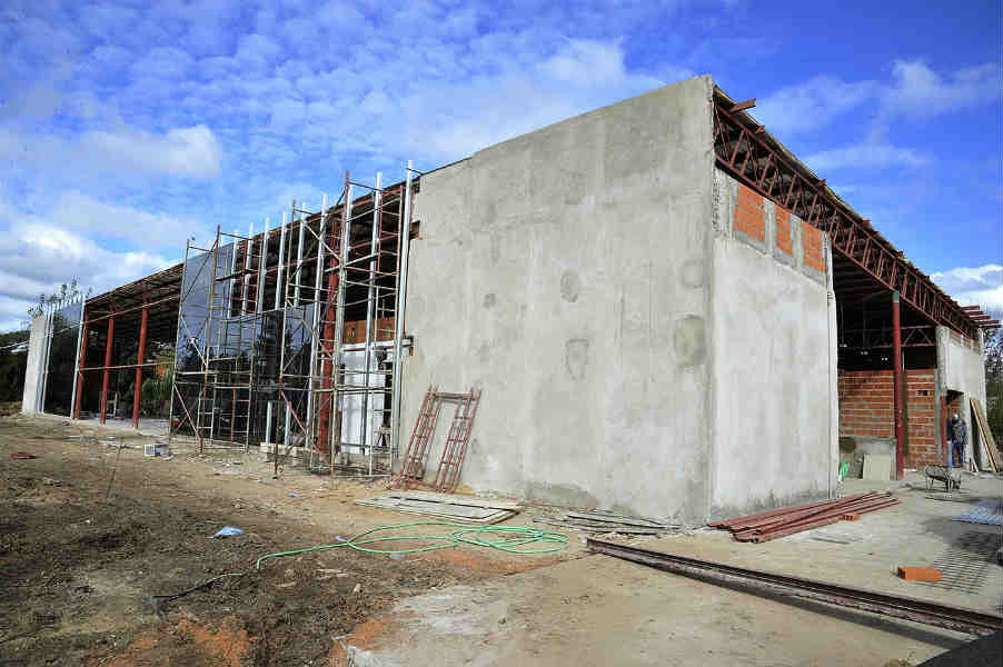Julio Zamora, recorrió el predio donde se construye el tercer Hospital Municipal de Diagnóstico Inmediato (HMDI) de la ciudad, ubicado entre Fernando Fader y Ramos Mejía, en la localidad de Benavídez