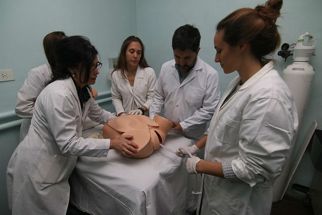 El hospital Materno Infantil de San Isidro incorporó un simulador de parto