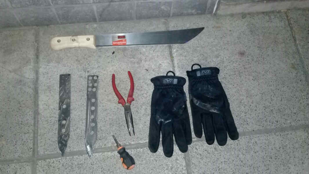 Un hombre fe detenido cuando intentaba forzar la reja de un comercio en Vicente López Un hombre fe detenido cuando intentaba forzar la reja de un comercio en Vicente López