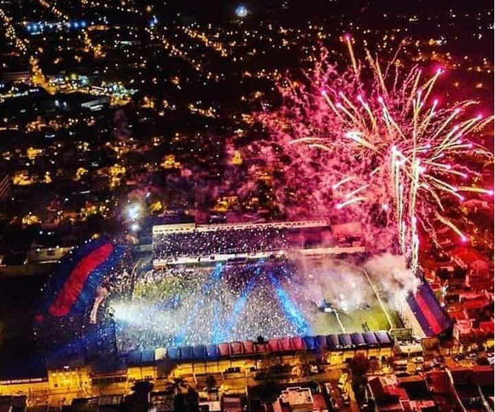 Multitudinario festejo de Tigre en Victoria para celebrar el primer título de su historia Multitudinario festejo de Tigre en Victoria para celebrar el primer título de su historia