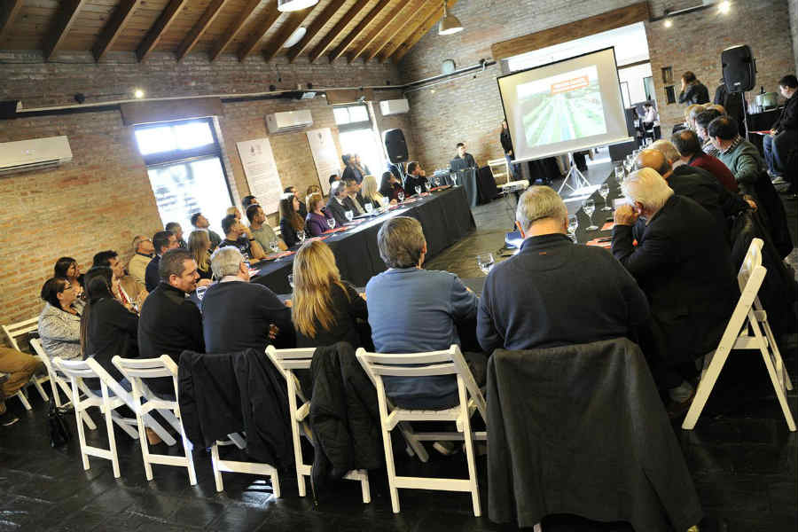 Junto al intendente Julio Zamora, participaron más de 40 representantes de iglesias evangélicas del distrito. Junto al intendente Julio Zamora, participaron más de 40 representantes de iglesias evangélicas del distrito.