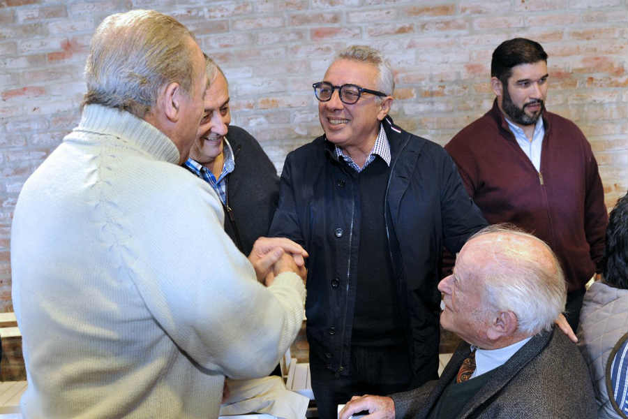 Junto al intendente Julio Zamora, participaron más de 40 representantes de iglesias evangélicas del distrito. Junto al intendente Julio Zamora, participaron más de 40 representantes de iglesias evangélicas del distrito.