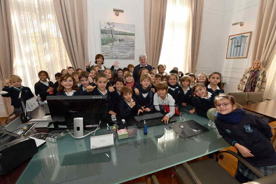 Andreotti recibió a alumnos del Colegio Santa Trinidad que visitaron dependencias municipales
