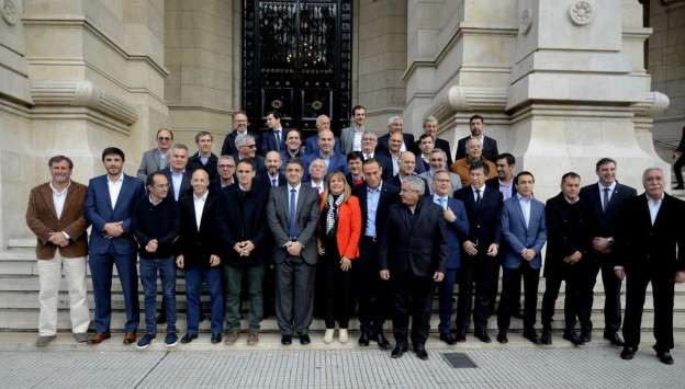 Más de 40 intendentes fueron a la Corte para reclamar que se permita el cobro de tasa municipal a empresas