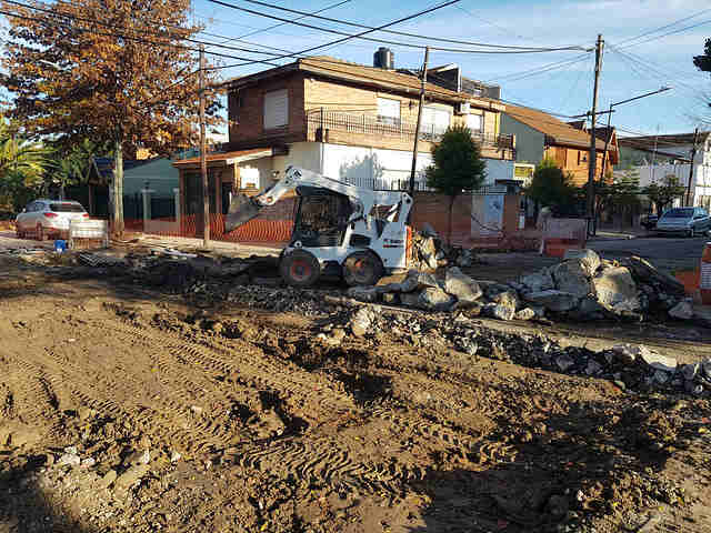 San Isidro renueva el asfalto de 3 de Febrero