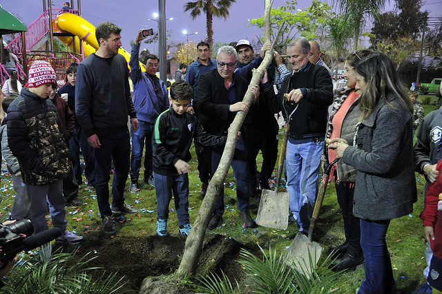 Julio Zamora reinauguró la Plaza de las Américas en Benavídez