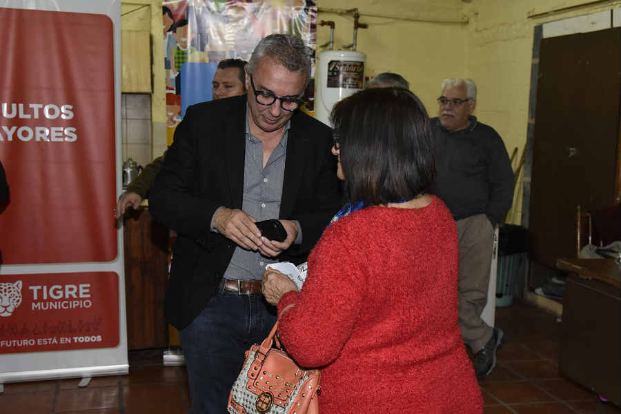 Tigre entregó anteojos a más de 60 vecinos de Don TorcuatoJ