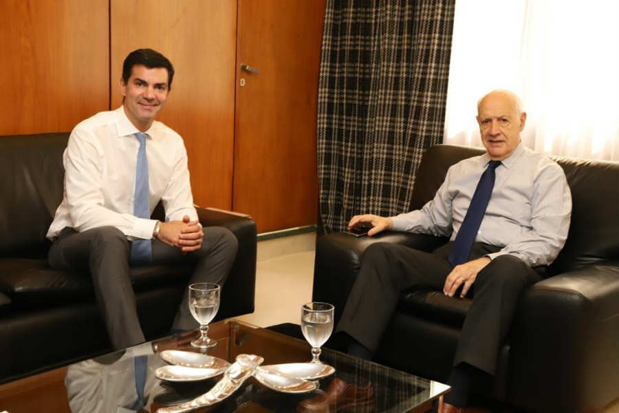 Lavagna acordó con Urtubey y compartirán una fórmula presidencial ()