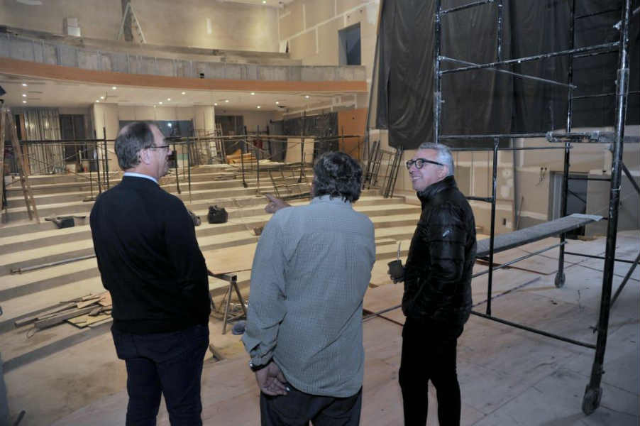 El intendente de Tigre, Julio Zamora, recorrió las instalaciones del Fórum Cultural, ubicado en Ituzaingó al 1700. Allí destacó la importancia del espacio para la difusión de la cultura y el trabajo de artistas del distrito.