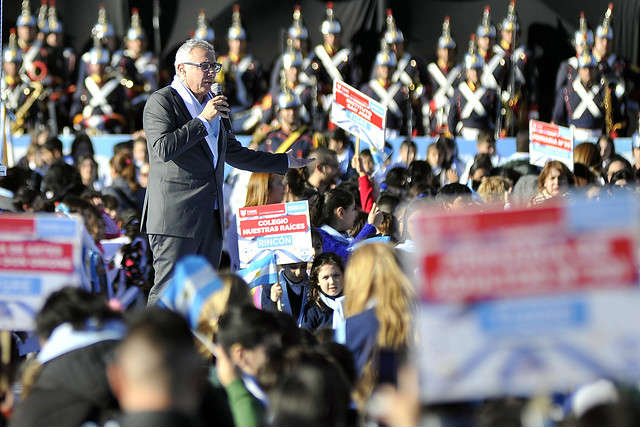 Julio Zamora acompañó a más 6 mil chicos de Tigre que prometieron lealtad a la bandera Julio Zamora acompañó a más 6 mil chicos de Tigre que prometieron lealtad a la bandera