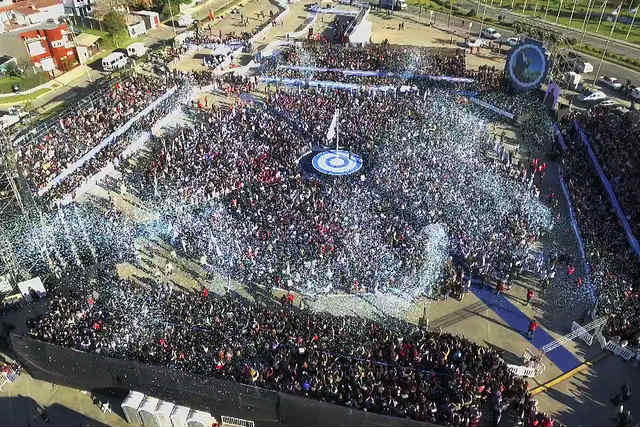 Julio Zamora acompañó a más 6 mil chicos de Tigre que prometieron lealtad a la bandera Julio Zamora acompañó a más 6 mil chicos de Tigre que prometieron lealtad a la bandera