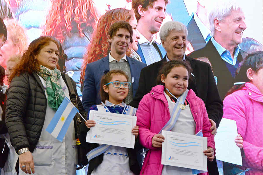 Luis Andreotti encabezó la Promesa a la Bandera con más de 3 mil de alumnos de San Fernando