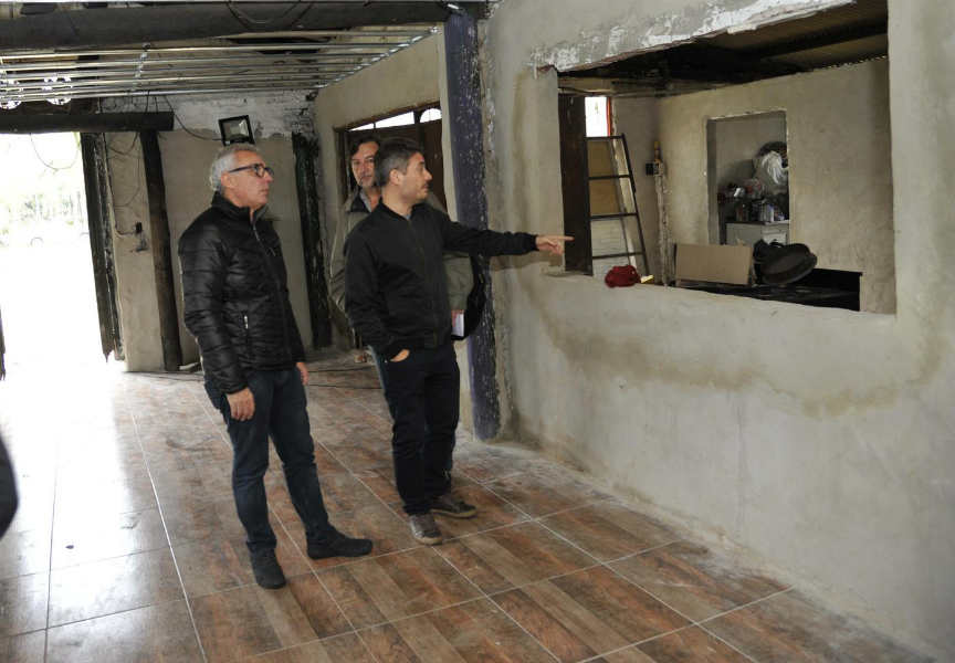 El intendente Julio Zamora supervisó las tareas de renovación que incluyen la reparación del techo, los pisos y nueva iluminación, así como trabajos de pintura y la puesta en valor de la sala teatral. 
