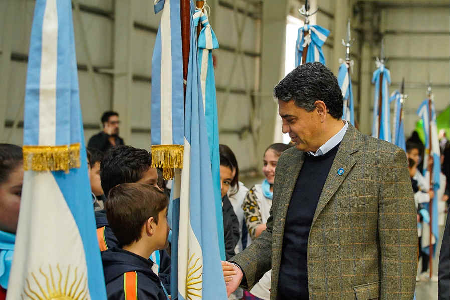 Más de 40 escuelas del partido participaron del acto de promesa a la bandera en Tecnópolis (Avenida de los Constituyentes y Av. Gral. Paz), junto al intendente Jorge Macri y el Director General de Cultura y Educación de la Provincia de Buenos Aires, Gabriel Sánchez Zinny.
