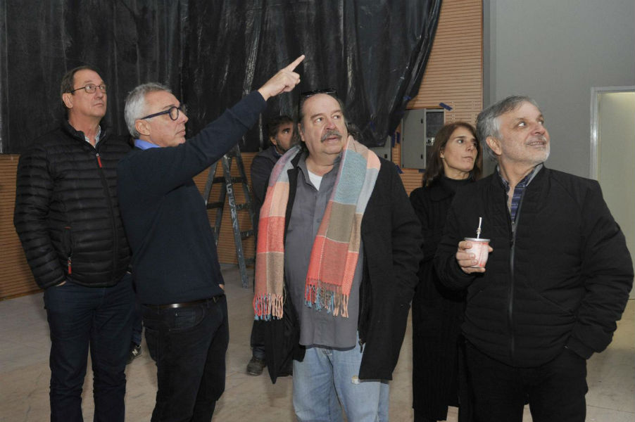 Julio Zamora y Litto Nebbia recorrieron las obras del nuevo cineteatro municipal de Tigre