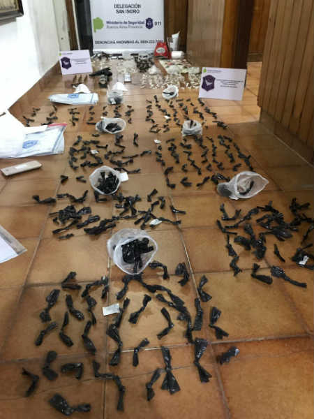 Desarticulan banda narco en San Fernando: nueve detenidos con armas, dinero y más de 5 mil dosis de cocaína y marihuana