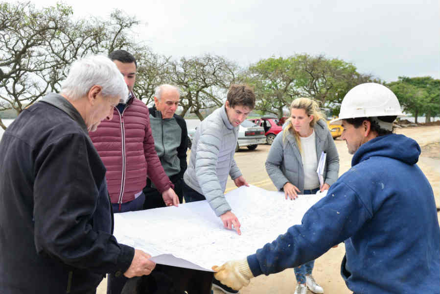Andreotti recorrió la obra de renovación de la Costanera Municipal Andreotti recorrió la obra de renovación de la Costanera Municipal