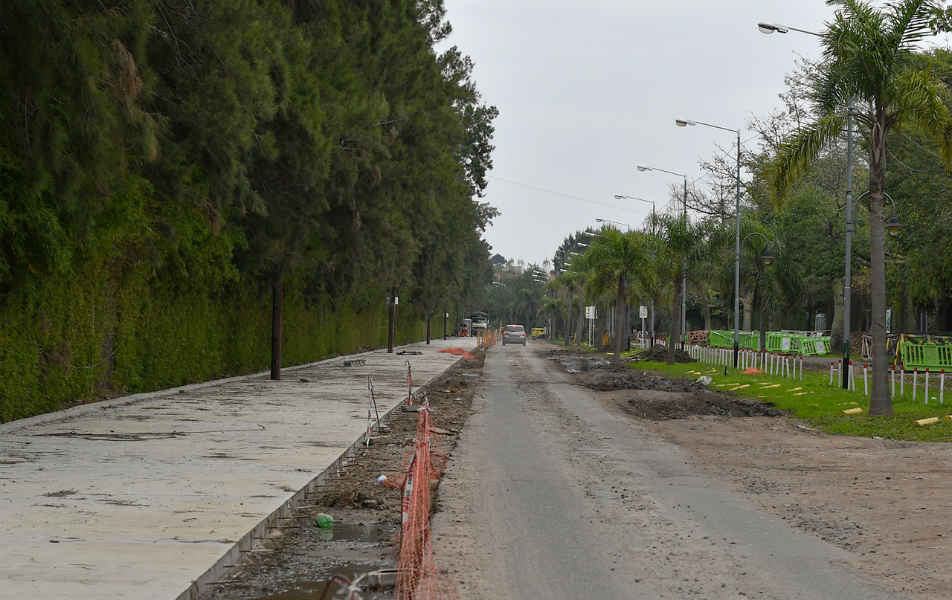 Andreotti recorrió la obra de renovación de la Costanera Municipal Andreotti recorrió la obra de renovación de la Costanera Municipal