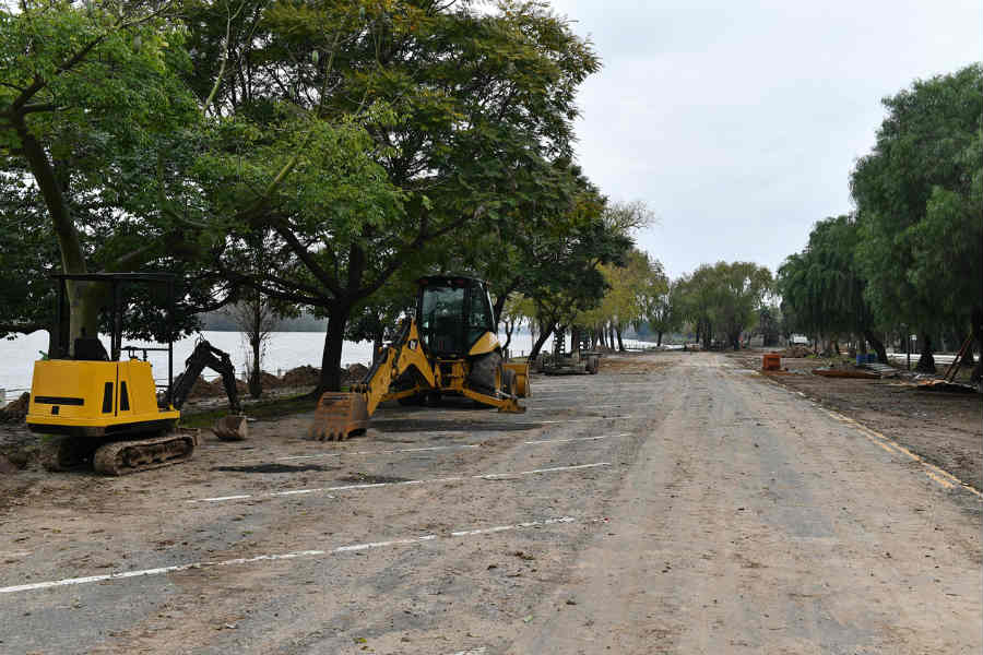 Andreotti recorrió la obra de renovación de la Costanera Municipal Andreotti recorrió la obra de renovación de la Costanera Municipal