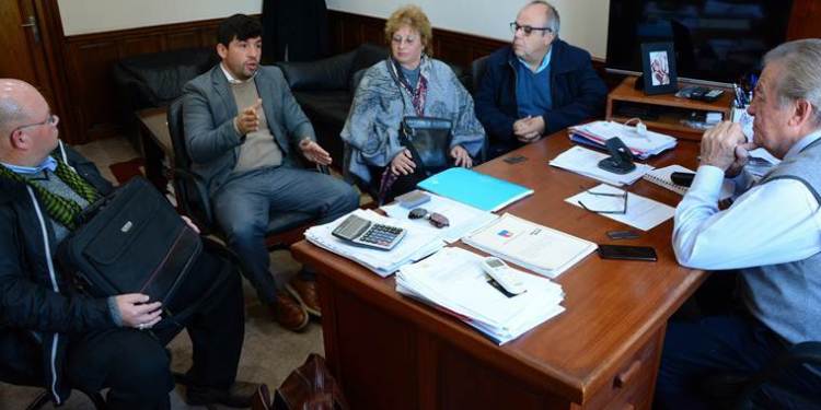  el Intendente de Colonia Doctor Carlos Moreira Reisch junto al Director de Turismo de la Intendencia de Colonia, Andrés Sobrero y la Alcaldesa de Carmelo Alicia Espíndola, mantuvieron una reunión con Leonel Falcón y Daniel Biondi, autoridades de Líneas Delta Argentino