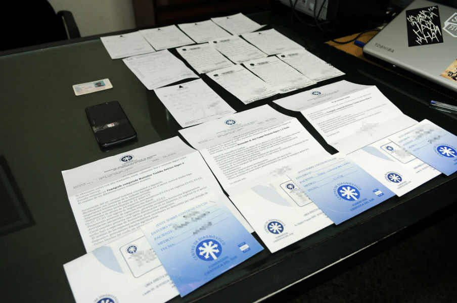 Desmantelan una organización que expedía certificados médicos truchos para docentes y auxiliares