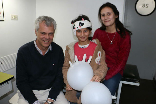 Podrá oír y hablar gracias a un implante en el hospital materno infantil de San Isidro