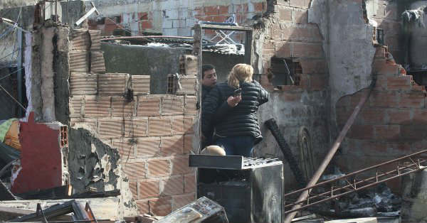 Cinco menores de entre 4 y 15 años fallecieron esta madrugada tras incendiarse la casa en donde vivían en el partido bonaerense de Pilar.
